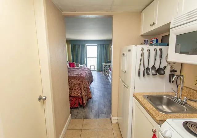 Listing Photo 2 - Condo for sale in building located at 2207 S Ocean Blvd, Myrtle Beach, SC 29577 - Unit #1506