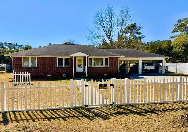 1st image of 811 Cedar St, Georgetown, SC 29440 | MLS# 2604396
