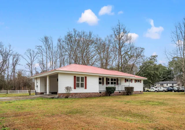 Photo 2 of Single family home for sale at 898 Pint Cir Rd, Longs, SC 29568 | MLS# 2604780 | Listing updated on 2026-08-25
