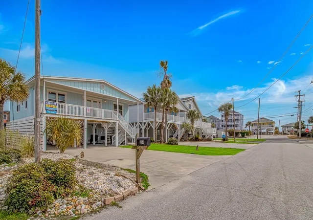 Photo 2 of Single family home for sale at 304 42nd Avenue N, North Myrtle Beach, SC 29582 | MLS# 2605209 | Listing updated on 2026-10-06