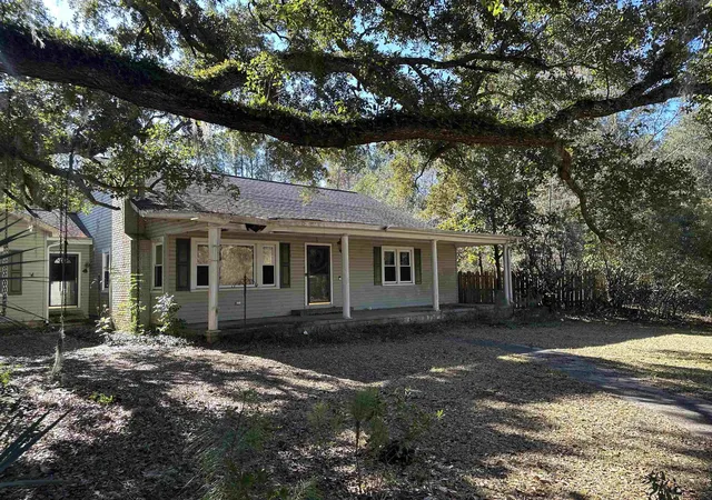 Photo 1 of Single family home for sale at 402 Wilkinson St, Georgetown, SC 29440 | MLS# 2606220 | Listing updated on 2026-08-25