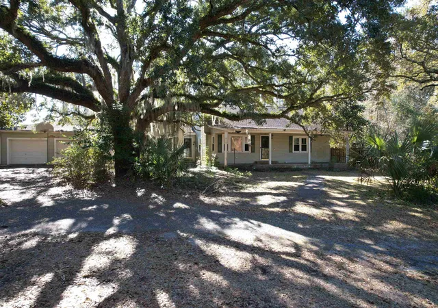 Photo 2 of Single family home for sale at 402 Wilkinson St, Georgetown, SC 29440 | MLS# 2606220 | Listing updated on 2026-08-25