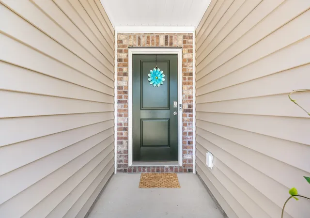 Photo 3 of Single family home for sale at 142 Pine Forest Dr, Conway, SC 29526 | MLS# 2606354 | Listing updated on 2026-09-23