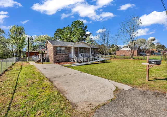 Homes for sale in Marion, SC | 409 Reaves St, Marion, SC 29571 | MLS# 2606363