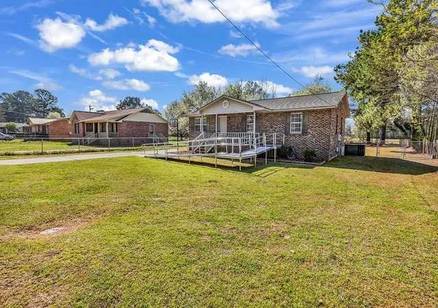 3rd image of 409 Reaves St, Marion, SC 29571 | MLS# 2606363