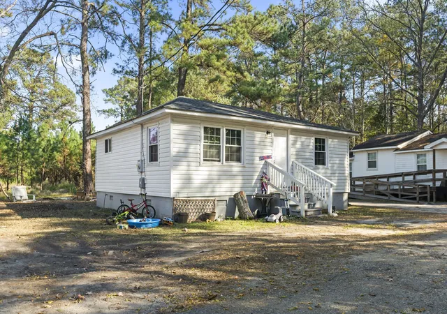 Homes for sale in Loris, SC | 3055 Chestnut St, Loris, SC 29569 | MLS# 2606899