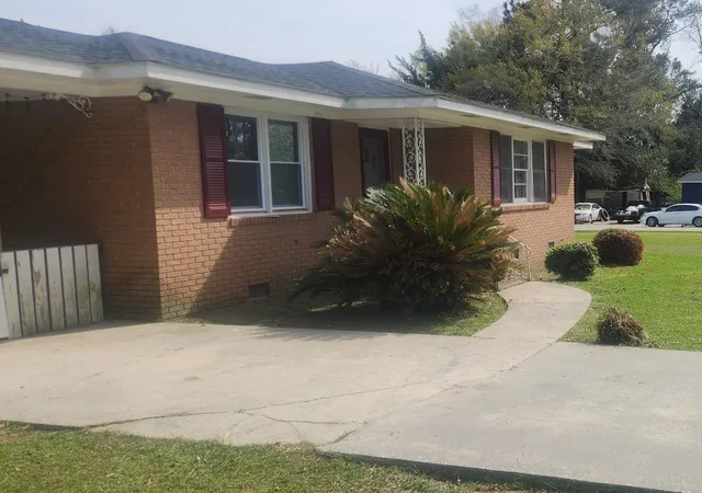 2nd image of 102 N Hazel Ave, Andrews, SC 29510 | MLS# 2607569