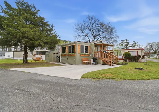 3rd image of 1413 Circle Dr, North Myrtle Beach, SC 29582 | MLS# 2607901