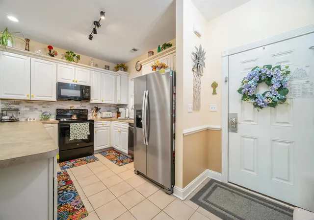Listing Photo 4 - Condo for sale in building located at 4820 Magnolia Lake Dr, Myrtle Beach, SC 29577 - Unit #403