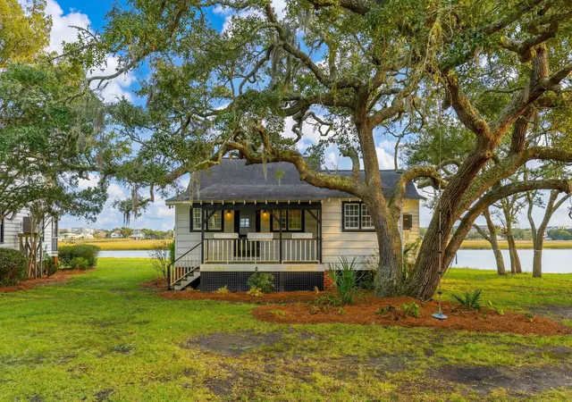 Photo 3 of Sale Pending at 44 Hook Dr, Pawleys Island, SC 29585 | MLS# 2608204 | Listing updated on 2026-10-08