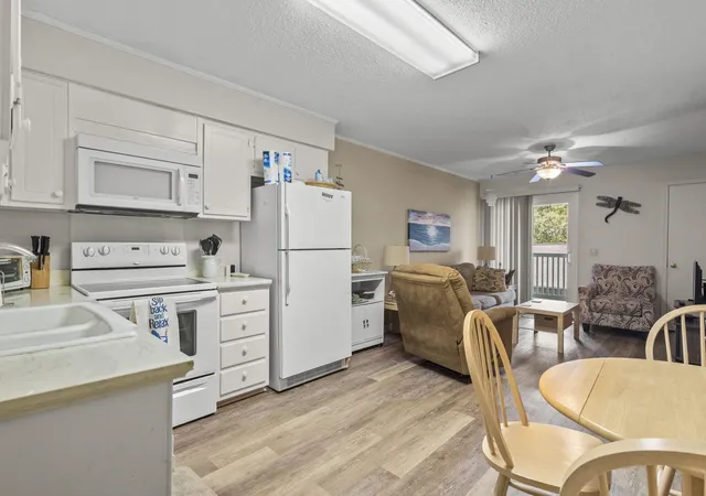 Listing Photo 4 - Condo for sale in building located at 401 Hillside Dr N, North Myrtle Beach, SC 29582 - Unit #3C