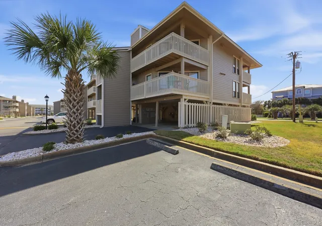 Listing Photo 4 - Condo for sale in building located at 1801 N Ocean Blvd, North Myrtle Beach, SC 29582 - Unit #L-4