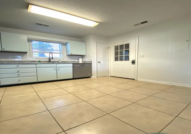 5th image of 13 S Poplar Dr, Surfside Beach, SC 29575 | MLS# 2608751