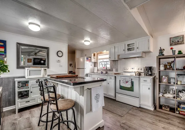 Photo 4 of Manufactured home for sale at 1505 Gardenia Ave, North Myrtle Beach, SC 29582 | MLS# 2608999 | Listing updated on 2026-07-31