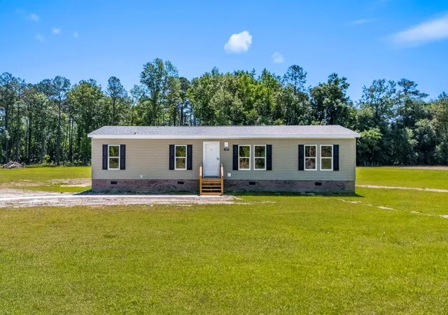 Homes for sale in Marion, SC | 105 Retired Ave, Marion, SC 29571 | MLS# 2609008