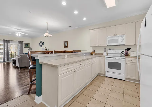 Listing Photo 5 - Condo for sale in building located at 4817 Magnolia Lake Dr, Myrtle Beach, SC 29577 - Unit #303