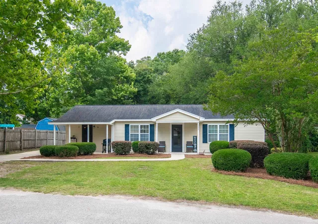 Homes for sale in Georgetown, SC | 2510 Redwood St, Georgetown, SC 29440 | MLS# 2609596