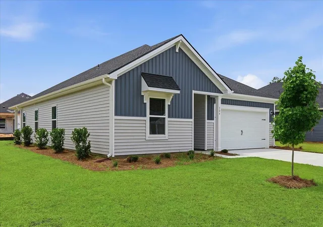 Photo 2 of Single family home for sale at 304 Jessamine St, Little River, SC 29566 | MLS# 2609996 | Listing updated on 2026-09-18