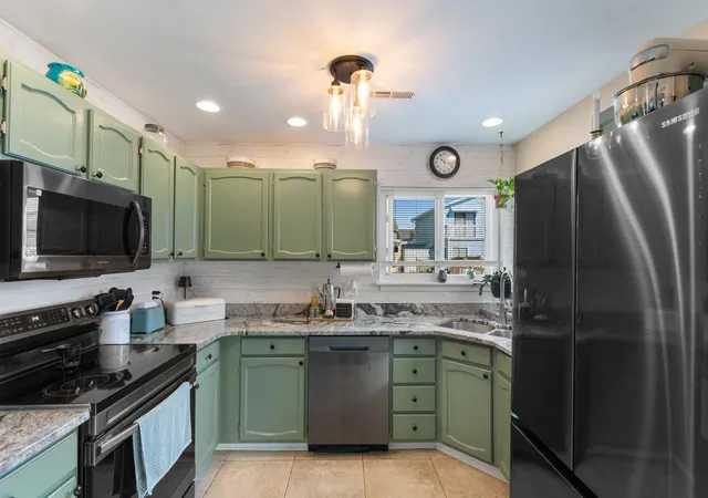 Photo 4 of Single family home for sale at 704 43rd Avenue S, North Myrtle Beach, SC 29582 | MLS# 2610031 | Listing updated on 2026-08-28