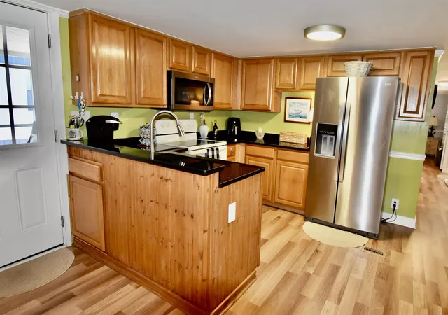 Photo 3 of Manufactured home for sale at 1525 Tanglewood Dr, North Myrtle Beach, SC 29582 | MLS# 2610084 | Listing updated on 2026-04-24