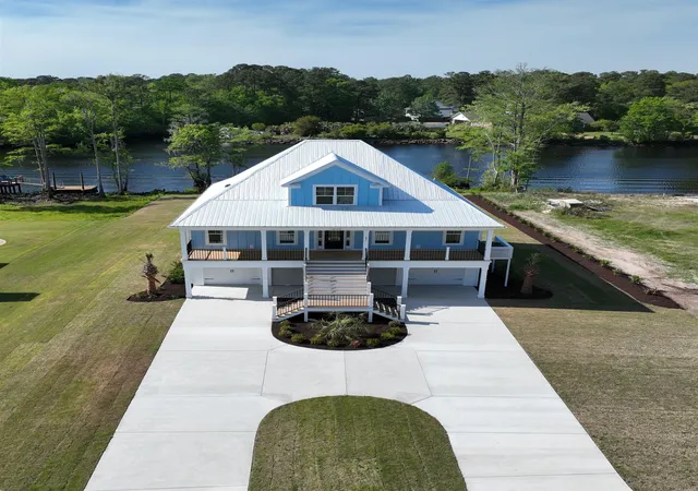 Photo 2 of Single family home for sale at 693 W Oak Cir, Myrtle Beach, SC 29588 | MLS# 2610139 | Listing updated on 2026-07-21