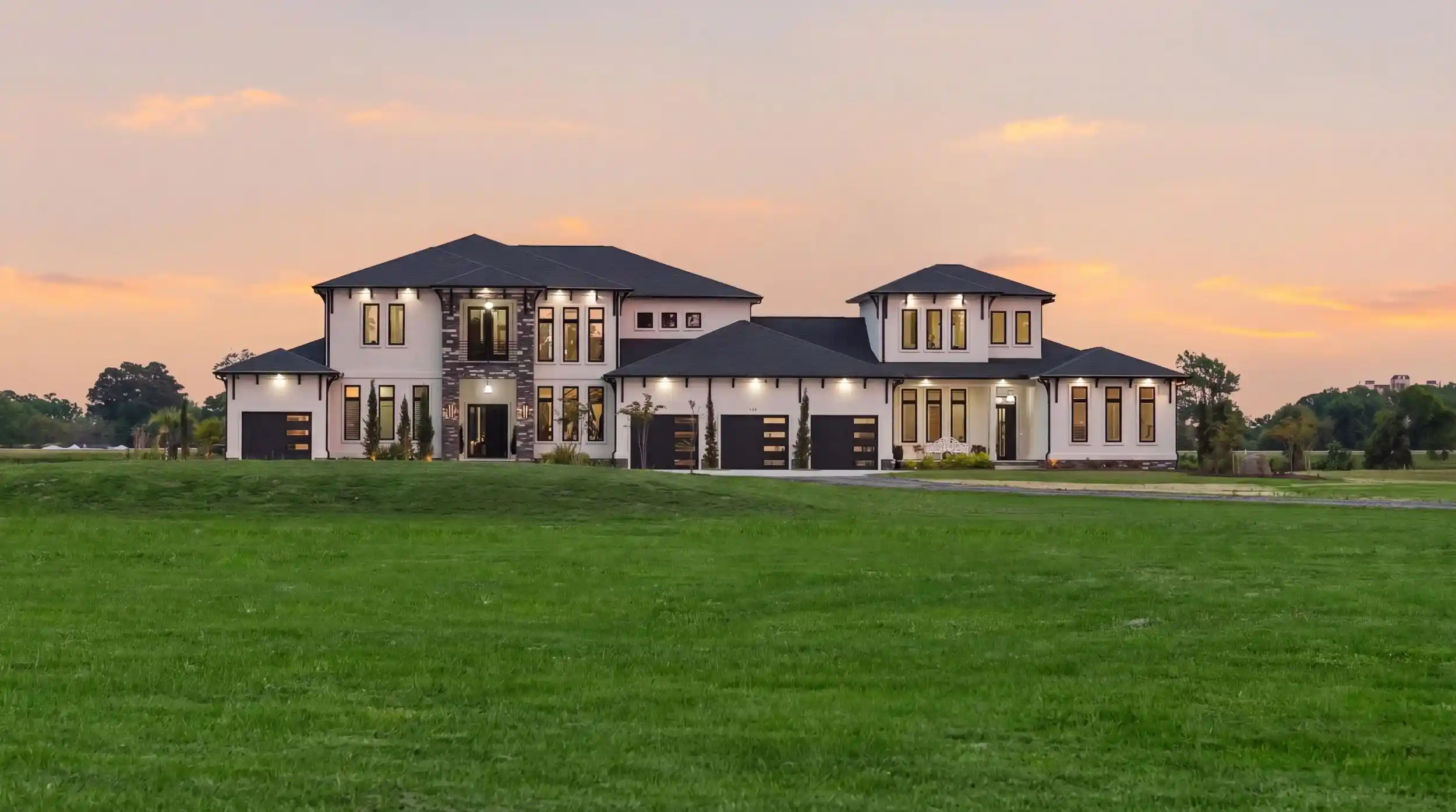 Photo 1 of Mansion for sale at 180 Bay Ridge Dr, North Myrtle Beach, SC 29582 | MLS# 2610156 | Listing updated on 2026-10-19