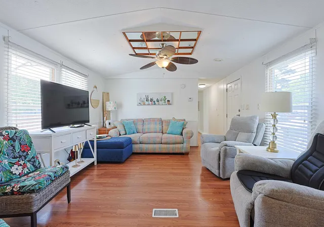 3rd image of 11 Spinnaker Ln, Murrells Inlet, SC 29576 | MLS# 2610288
