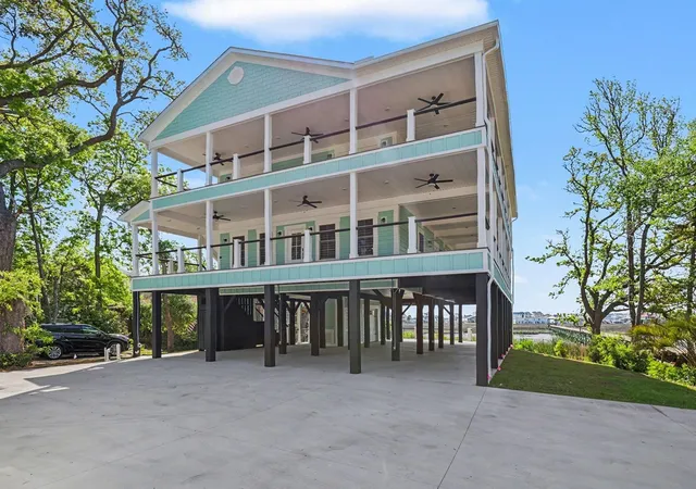 Photo 3 of Single family home for sale at 600 Elizabeth Dr, Murrells Inlet, SC 29576 | MLS# 2610642 | Listing updated on 2026-08-01