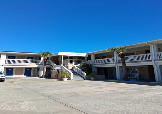 Listing Photo 5 - Condo for sale in building located at 4409 N Ocean Blvd, North Myrtle Beach, SC 29582 - Unit #205-206