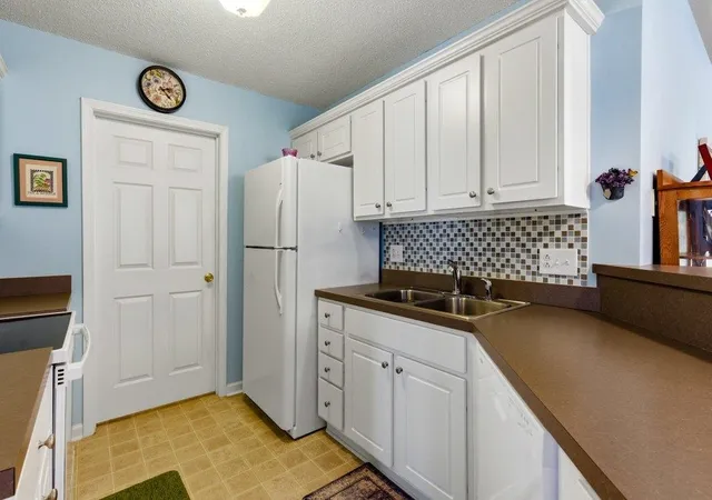 Photo 4 of Sale Pending at 200 Country Manor Dr #B, Conway, SC 29526 | MLS# 2611122 | Listing updated on 2026-06-22