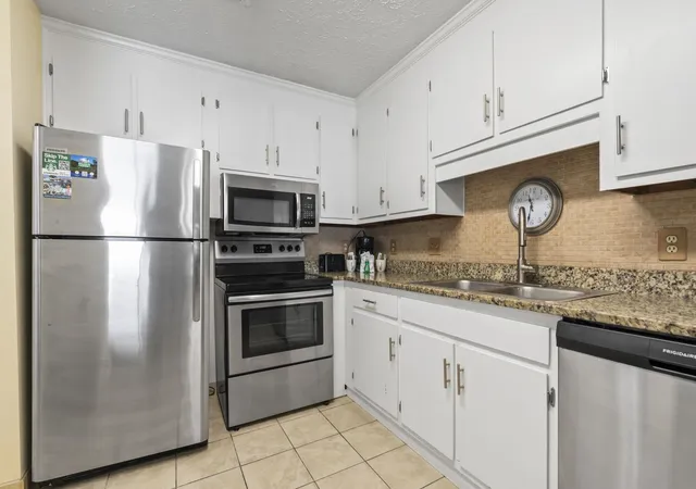 Listing Photo 4 - Condo for sale in building located at 2805 N Ocean Blvd, Myrtle Beach, SC 29577 - Unit #214