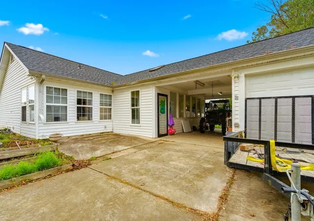 Photo 3 of Sale Pending at 1001 Mimosa Ct, Conway, SC 29527 | MLS# 2611470 | Listing updated on 2026-06-17