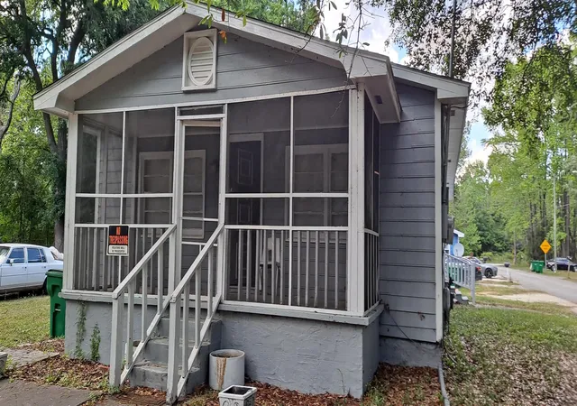 Homes for sale in Georgetown, SC | 2402 Winyah St, Georgetown, SC 29440 | MLS# 2611516