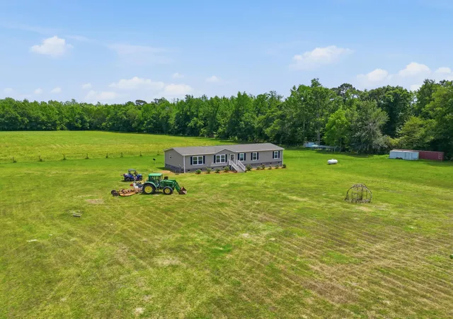 Photo 2 of Manufactured home for sale at 3910 Cascade Rd, Green Sea, SC 29545 | MLS# 2611889 | Listing updated on 2026-07-31