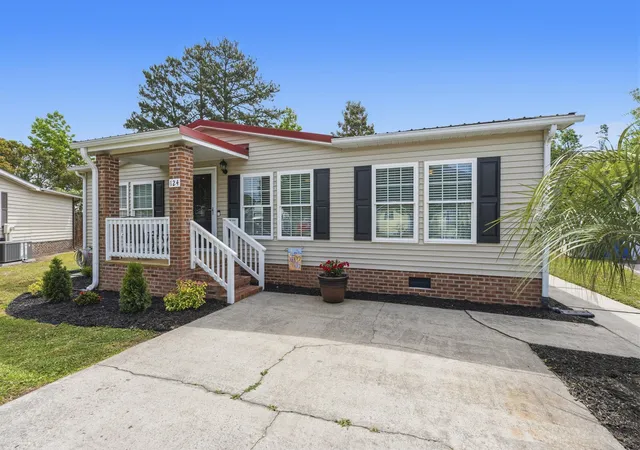 Photo 1 of Manufactured home for sale at 124 Queens Rd, Little River, SC 29566 | MLS# 2611937 | Listing updated on 2026-08-19