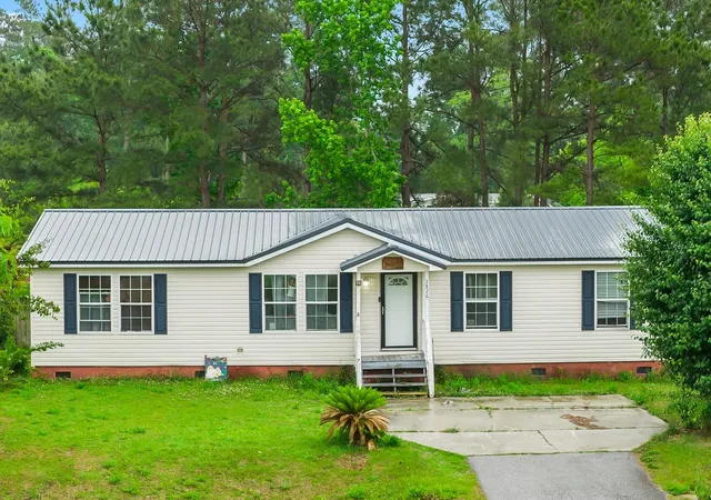 Photo 2 of Manufactured home for sale at 3820 Stern Dr, Conway, SC 29526 | MLS# 2612053 | Listing updated on 2026-08-31