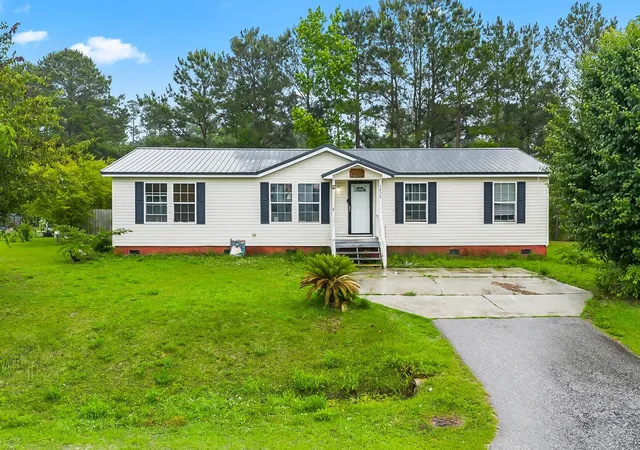 Photo 3 of Manufactured home for sale at 3820 Stern Dr, Conway, SC 29526 | MLS# 2612053 | Listing updated on 2026-08-31