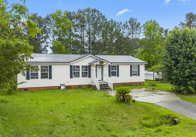 Photo 4 of Manufactured home for sale at 3820 Stern Dr, Conway, SC 29526 | MLS# 2612053 | Listing updated on 2026-08-31