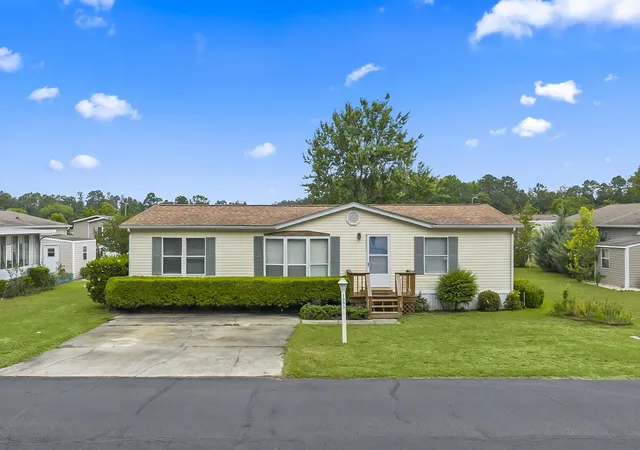 Photo 2 of Manufactured home for sale at 1093 Palm Dr, Conway, SC 29526 | MLS# 2612054 | Listing updated on 2026-06-18