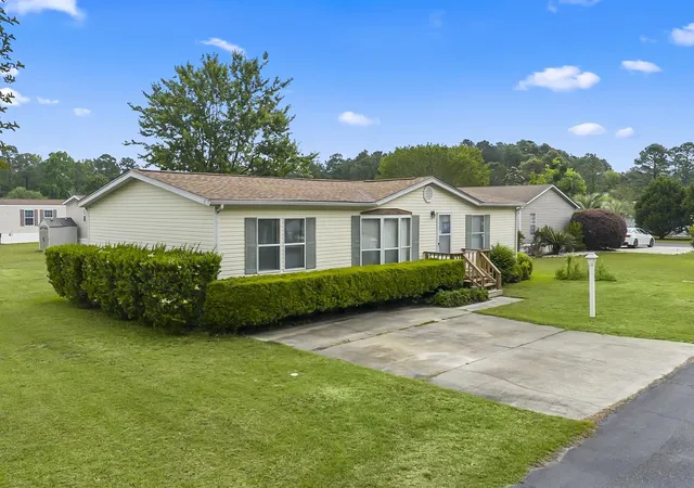 Photo 3 of Manufactured home for sale at 1093 Palm Dr, Conway, SC 29526 | MLS# 2612054 | Listing updated on 2026-06-18