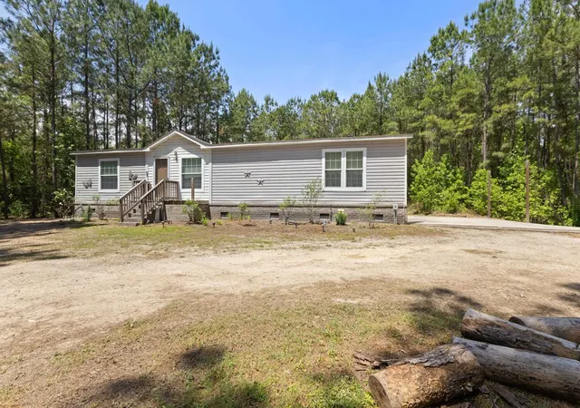 Photo 4 of Manufactured home for sale at 1209 Railroad Dr, Conway, SC 29527 | MLS# 2612265 | Listing updated on 2026-08-28