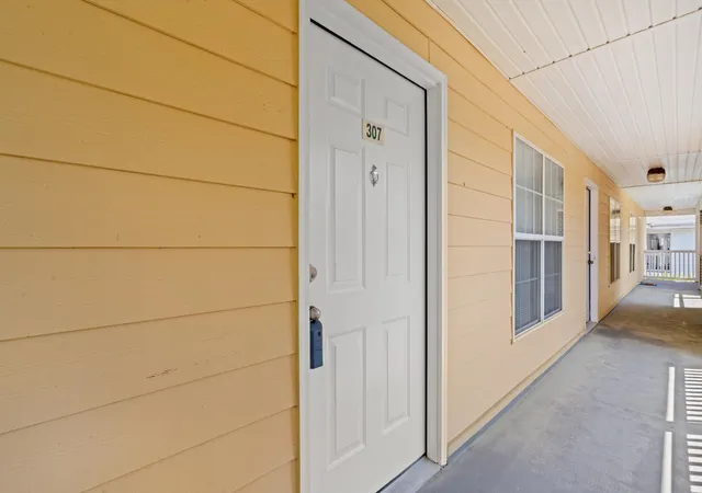 Listing Photo 5 - Condo for sale in building located at 4251 Villas Dr, Little River, SC 29566 - Unit #307
