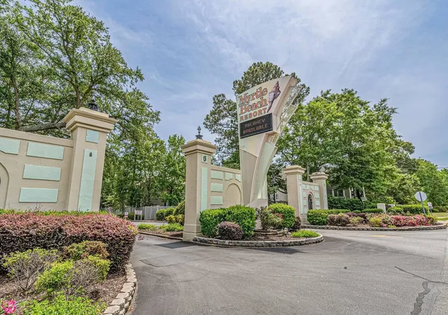 Homes for sale in Myrtle Beach, SC | 5905 South Kings Hwy, Myrtle Beach, SC 29575 | Houzeo