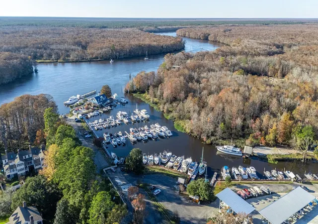 Homes for sale in Murrells Inlet, SC | 3031 Oak Grove Bend, Murrells Inlet, SC 29576 | Houzeo