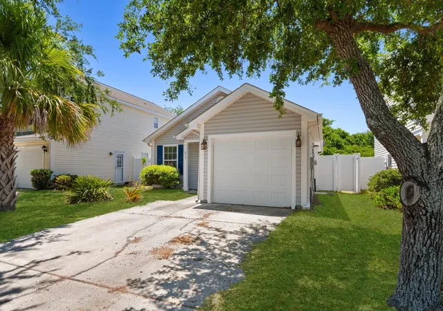 2nd image of 833 Silvercrest Dr, Myrtle Beach, SC 29579 | MLS# 2613135