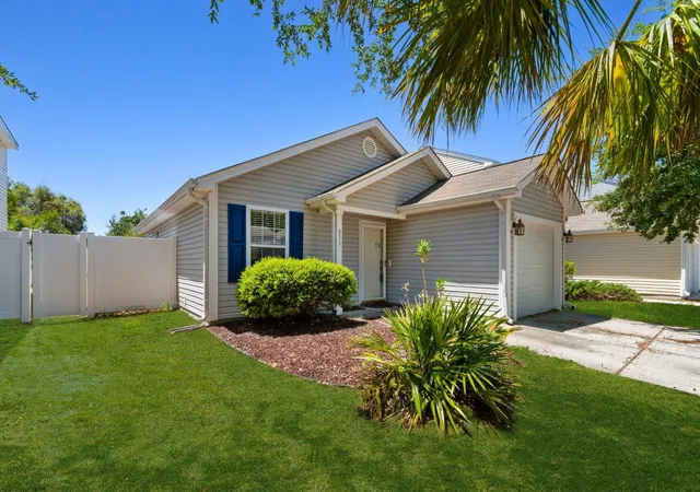 3rd image of 833 Silvercrest Dr, Myrtle Beach, SC 29579 | MLS# 2613135