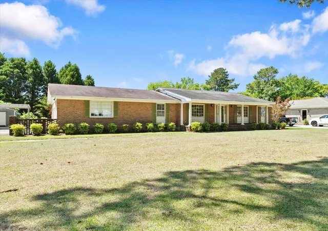 Photo 3 of Single family home for sale at 308 Cleveland St, Mullins, SC 29574 | MLS# 2613397 | Listing updated on 2026-08-31