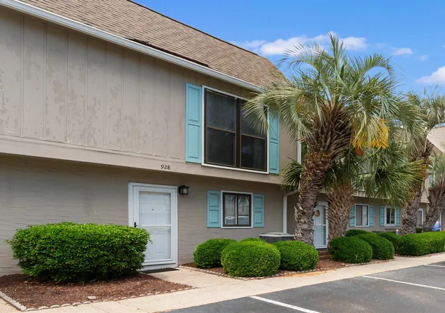 3rd image of 928 Villa Dr, North Myrtle Beach, SC 29582