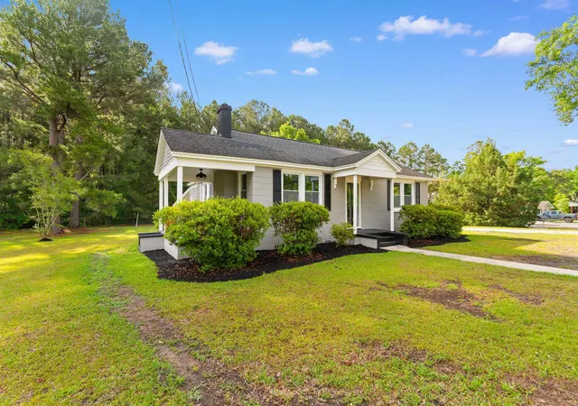 2nd image of 305 S Magnolia Ave, Andrews, SC 29510 | MLS# 2613637