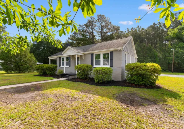 3rd image of 305 S Magnolia Ave, Andrews, SC 29510 | MLS# 2613637